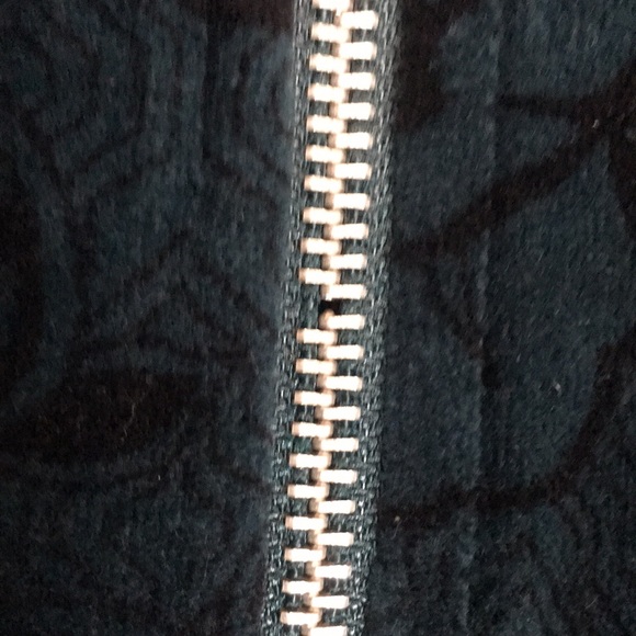 LAURA SCOTT Comfy Cozy Velour Zipper Jacket with Floral Design & Pockets - Picture 15 of 15